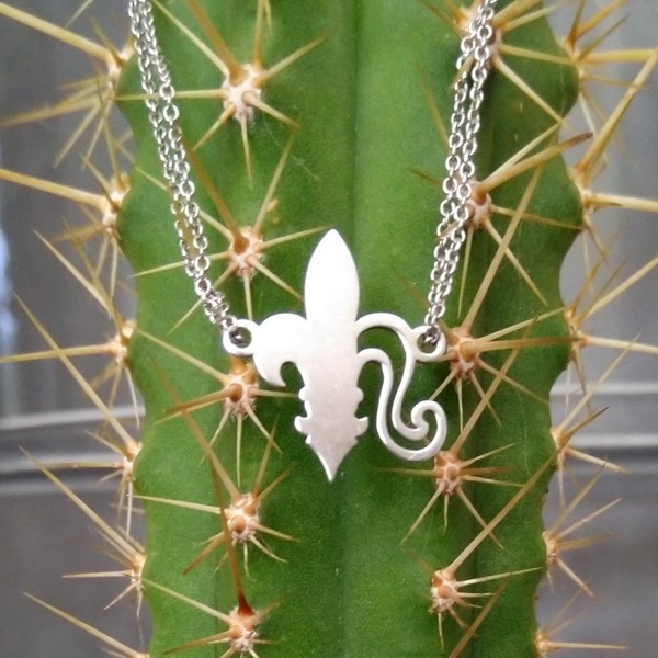 FLEUR DE LYS de 2,4 cm évidé Pendentif sur Chaine Argent Rhodié