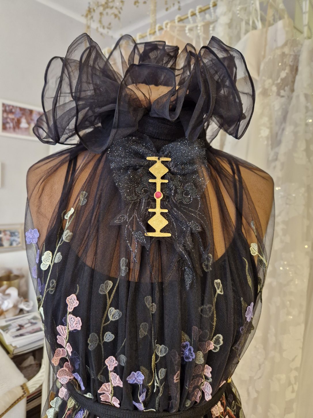 robe-cocktail-dentelle-roche-bcg-designer-haute-couture-naira-sargsyan